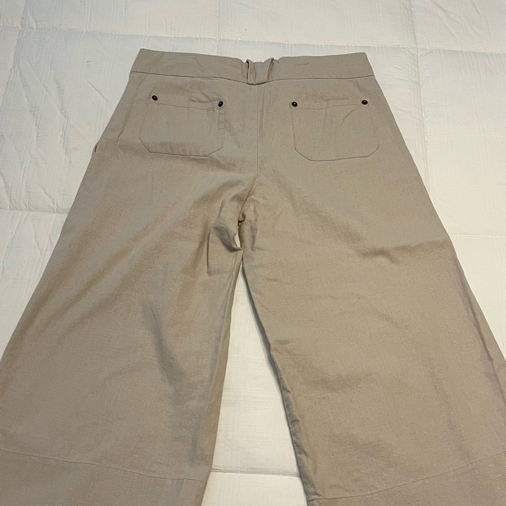 6 Degrees oatmeal/off white/wide leg/front detail/deep pockets/sewn front crease